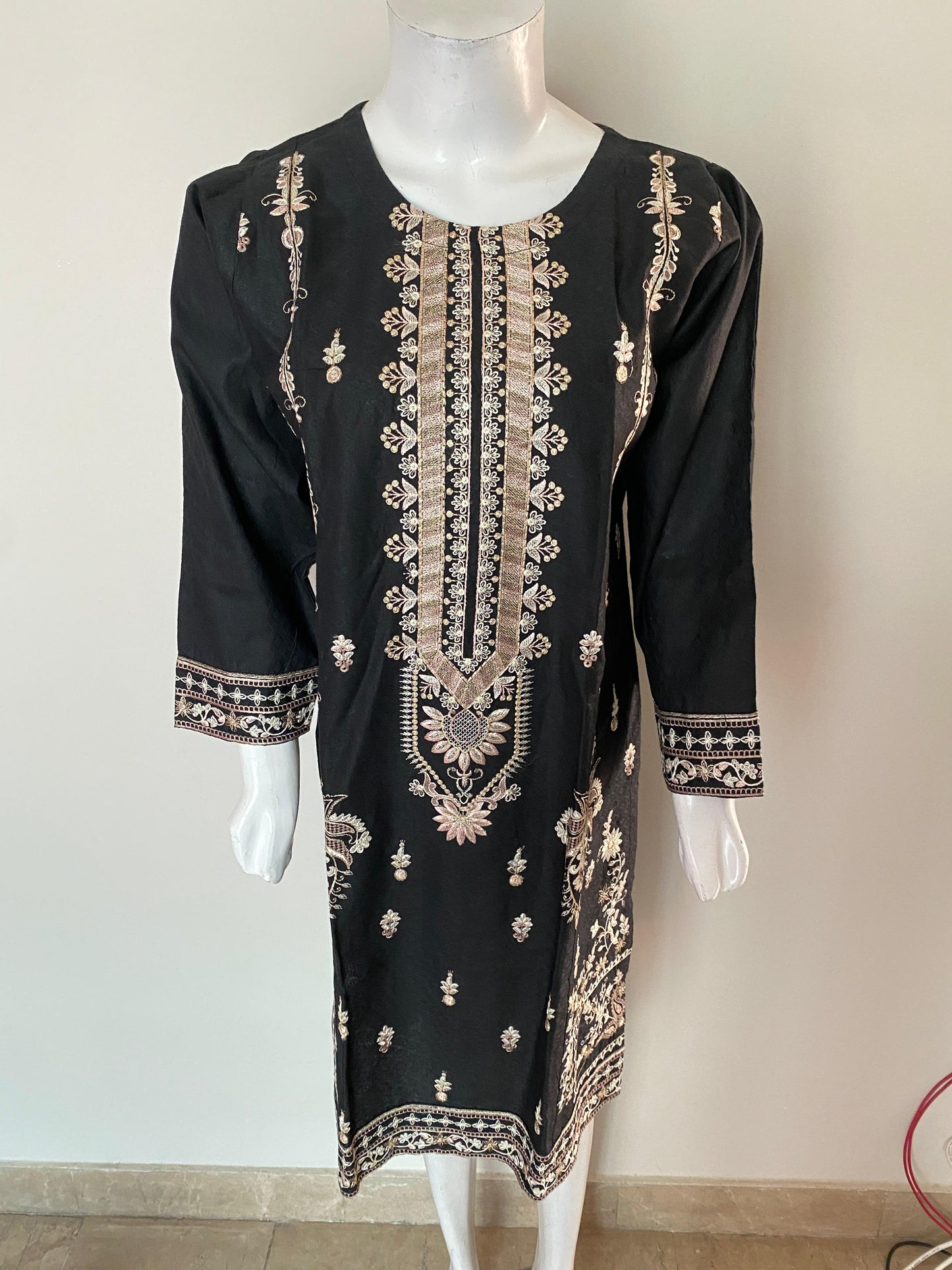 1 Piece Cotton Lawn Shirt- Embroidered (Pret)